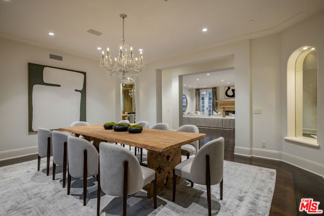 706 N Crescent Drive, Beverly Hills CA: https://media.crmls.org/mediaz/b0deb4b0-e82b-4143-8f6d-ee5bf790f255.jpg