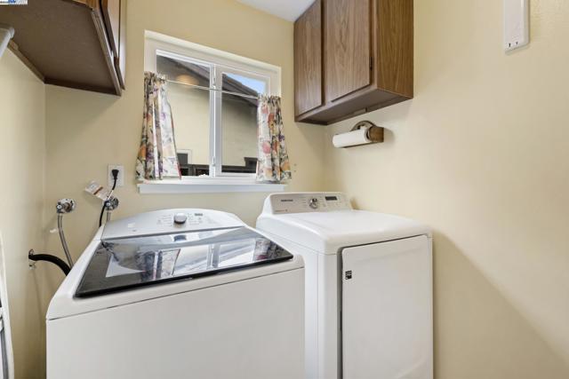 5145 Springdale Ave, Pleasanton CA: https://media.crmls.org/mediaz/b0df0fc9-0e76-4a6c-a959-d50e299c362a.jpg