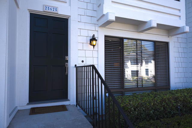25625 Paseo La Cresta, Laguna Niguel CA: https://media.crmls.org/mediaz/b0df1600-d69c-4593-bc9b-beda1da5e949.jpg