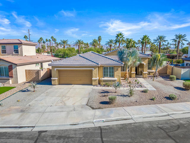 43820 Cape Cod Court, Indio CA: https://media.crmls.org/mediaz/b0df2ddd-d754-4822-a416-041dfd4c522c.jpg