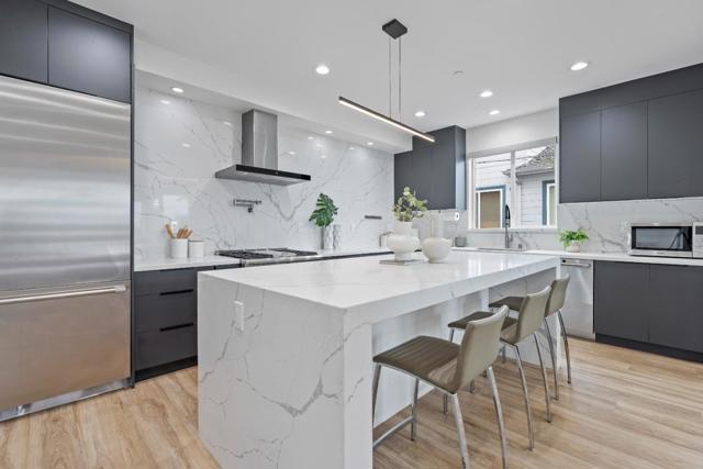 3807 Madrone Avenue, Oakland CA: https://media.crmls.org/mediaz/b0dfb7dd-c684-408f-8b1b-c2da5e149d87.jpg