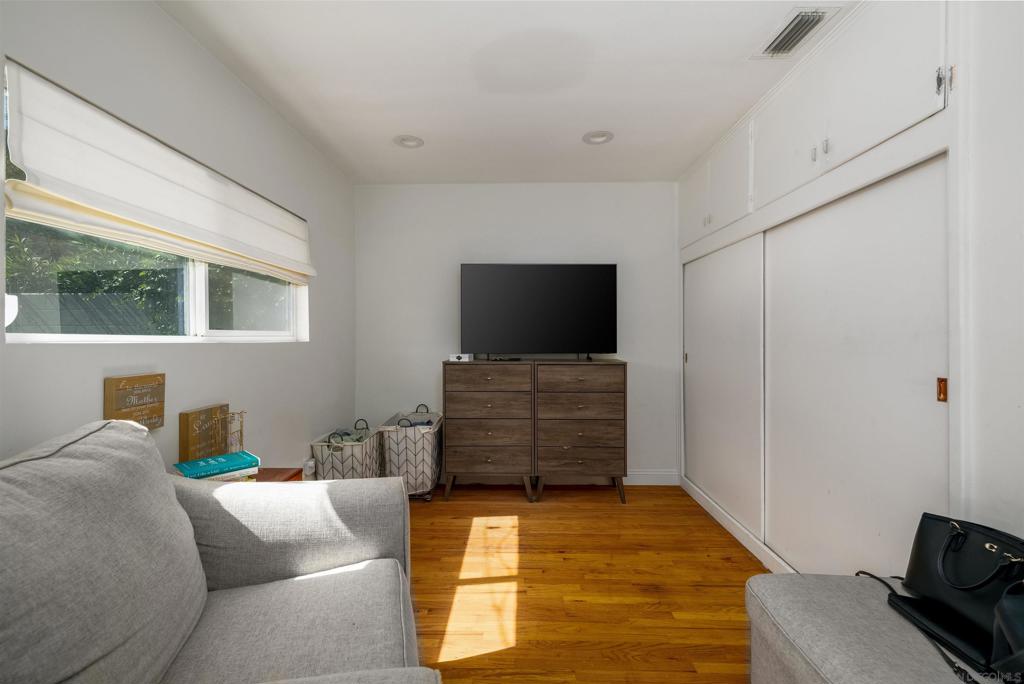 MLS #250027362SD img 15