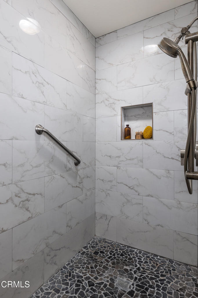 https://media.crmls.org/mediaz/b0e0d7e6-0018-4d8d-ade3-4801cffaa8c7.jpg?preset=X-Large
