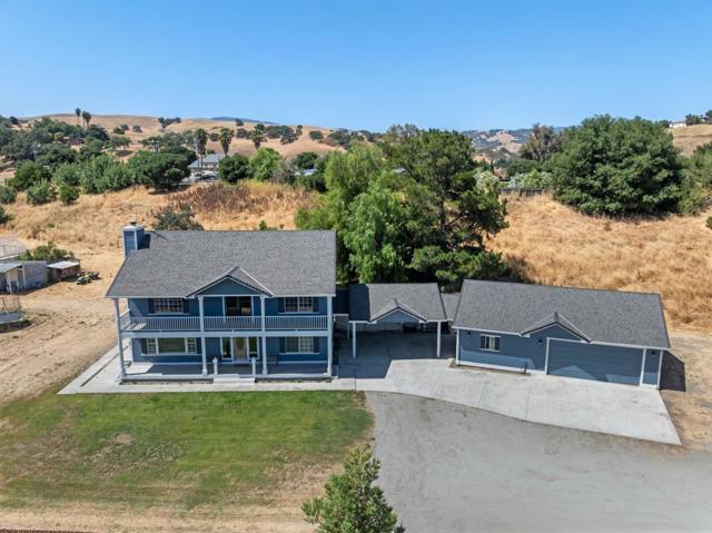 695 Hospital Road, Hollister CA: https://media.crmls.org/mediaz/b0e0d86d-6fc3-4495-aa5e-53e3dd0c1f0d.jpg