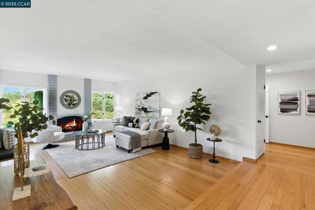 575 Old Orchard Dr, Danville CA: https://media.crmls.org/mediaz/b0e0ff4b-f7e0-405b-ae19-fa0585b60037.jpg
