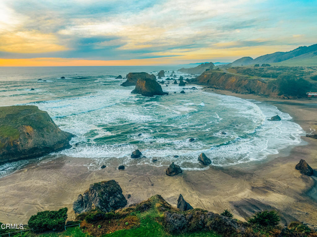 https://media.crmls.org/mediaz/b0e13217-9682-4d68-b48e-e37090b02fcd.jpg?preset=X-Large