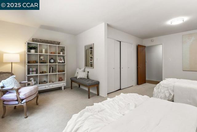 1 Aspinwall Ct, Orinda CA: https://media.crmls.org/mediaz/b0e14dec-a66e-42c9-9aa0-79a7d70778fb.jpg