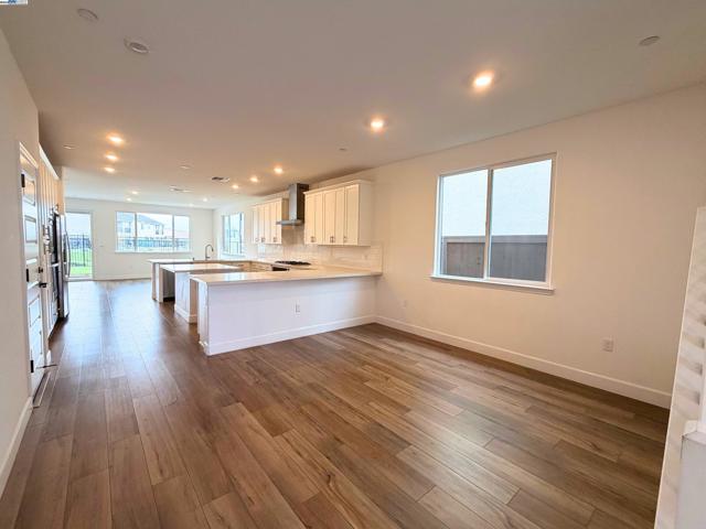 10349 Baldy Dr, Stockton CA: https://media.crmls.org/mediaz/b0e14f94-c618-4b4f-baf4-73bd55236c61.jpg