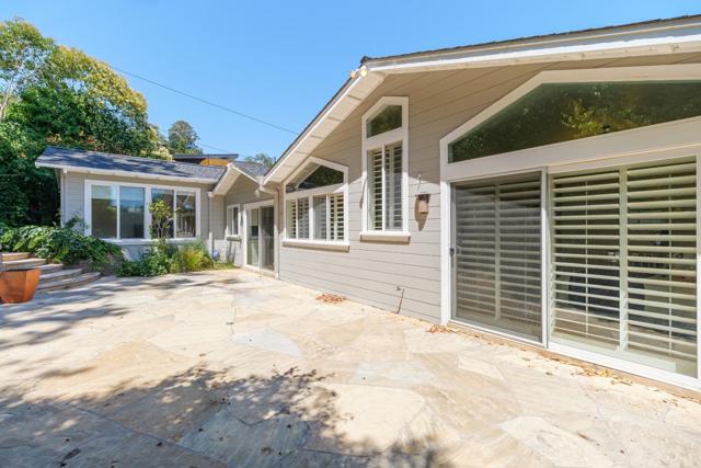 225 N Almenar Drive,  CA: https://media.crmls.org/mediaz/b0e1aed8-0f08-4f26-a5e6-359900cd5276.jpg