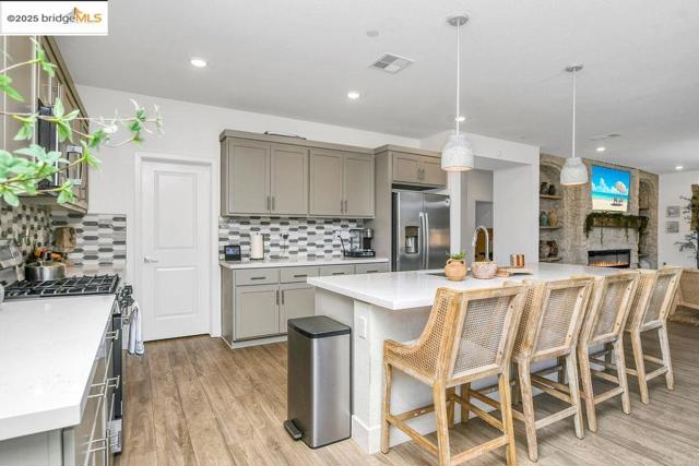 5153 MANIAGO WAY, Antioch CA: https://media.crmls.org/mediaz/b0e2549c-29a4-49e3-9f54-a94e8490f2ba.jpg