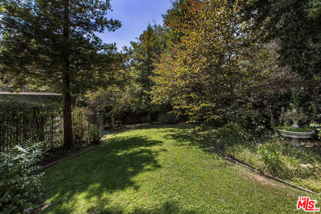 2555 N Altadena Drive, Altadena CA: https://media.crmls.org/mediaz/b0e308c9-a0b5-45fe-9449-5c5a7a9ff959.jpg