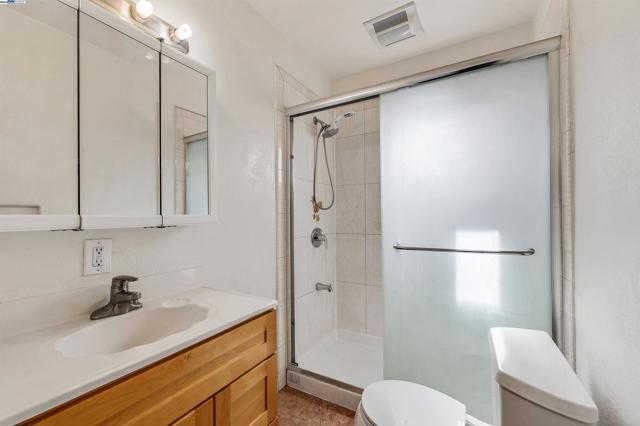 1250 147th Ave, San Leandro CA: https://media.crmls.org/mediaz/b0e33e53-3460-4616-85ef-957498c01c09.jpg