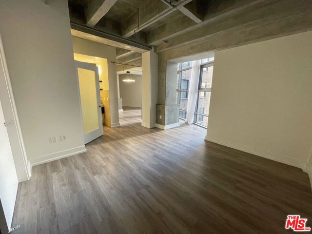 727 W 7th Street, Los Angeles CA: https://media.crmls.org/mediaz/b0e3acc1-09dd-4112-9e95-b1312c60afcb.jpg
