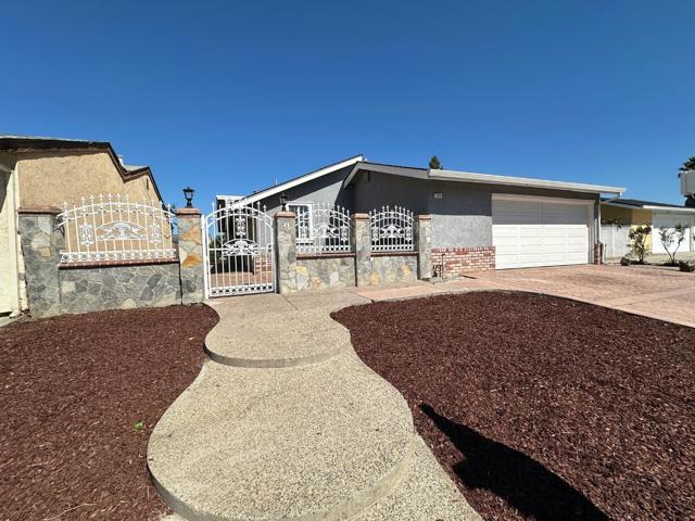 1165 Camano Court, San Jose CA: https://media.crmls.org/mediaz/b0e47426-0087-4887-a5d4-ebeaca0e4d63.jpg