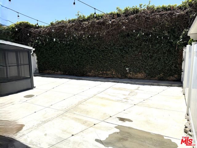 3712 Carrington Court, Inglewood CA: https://media.crmls.org/mediaz/b0e556cb-6a79-46a3-b57a-623f324f0cd9.jpg