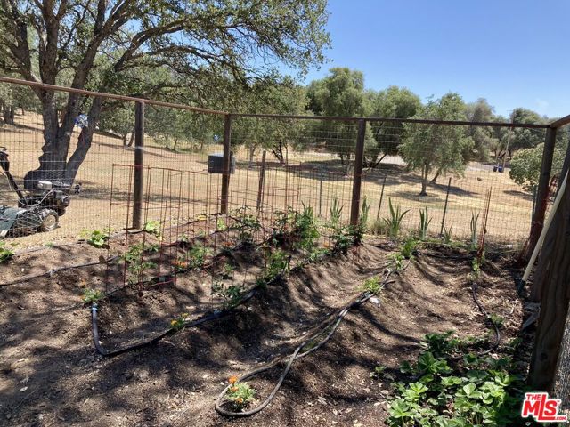 31229 Rolling Meadow Court, Coarsegold CA: https://media.crmls.org/mediaz/b0e56678-cd49-4e70-aad3-10b6233dc949.jpg