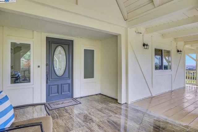 10705 Dublin Canyon Rd, Pleasanton CA: https://media.crmls.org/mediaz/b0e5ab7e-597c-42d5-8fdc-ddd4a48d99f8.jpg