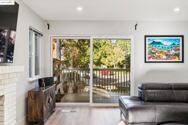 1893 Shirley Dr, Benicia CA: https://media.crmls.org/mediaz/b0e5bb44-8e11-4660-b1ad-f4c4e80dd524.jpg