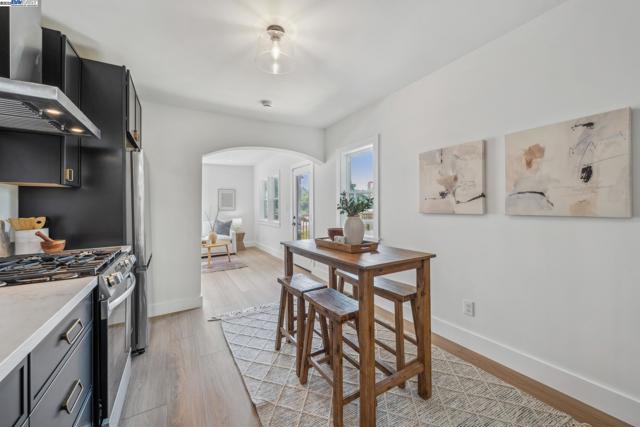 1129 WELLINGTON STREET, Oakland CA: https://media.crmls.org/mediaz/b0e5bbd5-10d0-4f50-a1cd-cba42f8d57b4.jpg