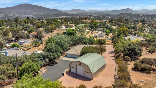 2461 Denova Drive, Alpine CA: https://media.crmls.org/mediaz/b0e63090-3582-44f5-abbe-8f7aa053b6fc.jpg