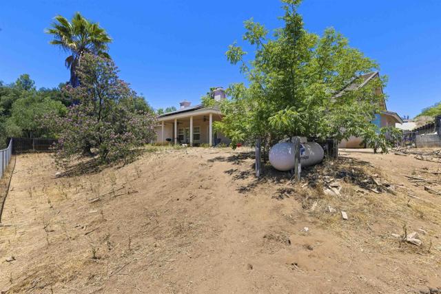 24849 Pappas Rd, Ramona CA: https://media.crmls.org/mediaz/b0e6b7dd-7fa4-43c8-8709-4d0f897da54f.jpg