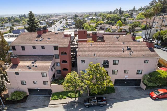 1 Laurel Street, San Carlos CA: https://media.crmls.org/mediaz/b0e6d6cb-fa1d-46a7-b45c-b7d1324b1d61.jpg
