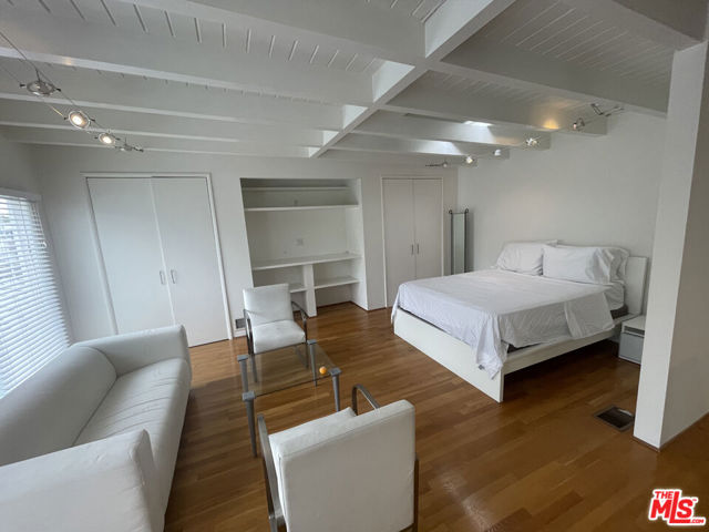 516 N San Vicente Boulevard, West Hollywood CA: https://media.crmls.org/mediaz/b0e71da7-b480-4bd1-9923-9a3b040473eb.jpg