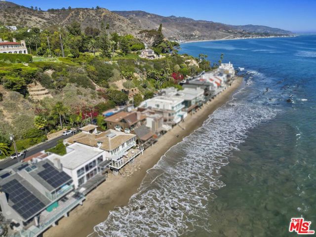 26908 Malibu Cove Colony Drive, Malibu CA: https://media.crmls.org/mediaz/b0e726b4-7d9f-4d26-be34-5ec68575823b.jpg