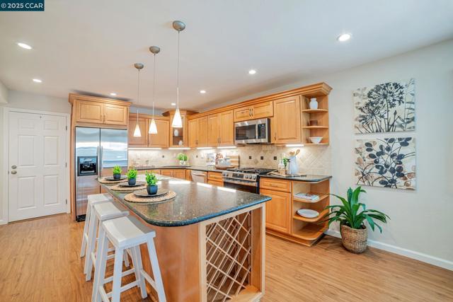 600 Guaymas Ct, San Ramon CA: https://media.crmls.org/mediaz/b0e77619-5e26-485a-b189-489beeeedd46.jpg