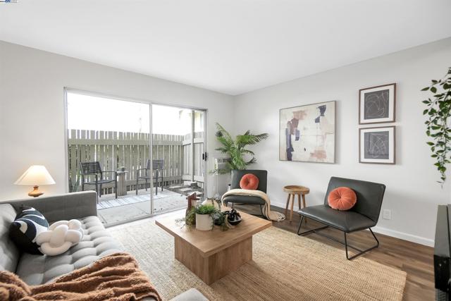 2562 Walnut Blvd, Walnut Creek CA: https://media.crmls.org/mediaz/b0e854a1-e564-4696-904d-0e13932457ba.jpg