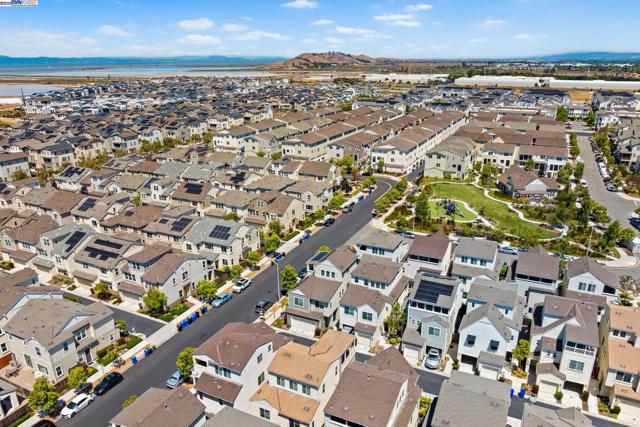 8563 Schooner Way, Newark CA: https://media.crmls.org/mediaz/b0e8dd39-a175-4a32-8766-8815fe59bfa3.jpg