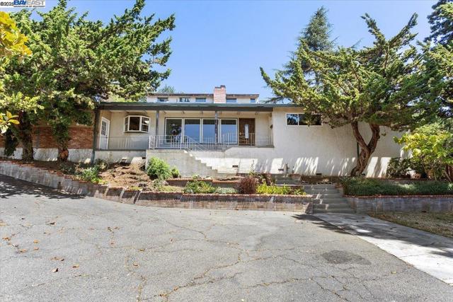 3491 Middleton Ave, Castro Valley CA: https://media.crmls.org/mediaz/b0e8f842-e5d8-4f35-9248-c78e6ed76181.jpg