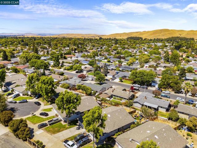 4650 Regina Ln, Concord CA: https://media.crmls.org/mediaz/b0e91f7d-b9e2-4f8d-b86b-24b1bd3e422c.jpg