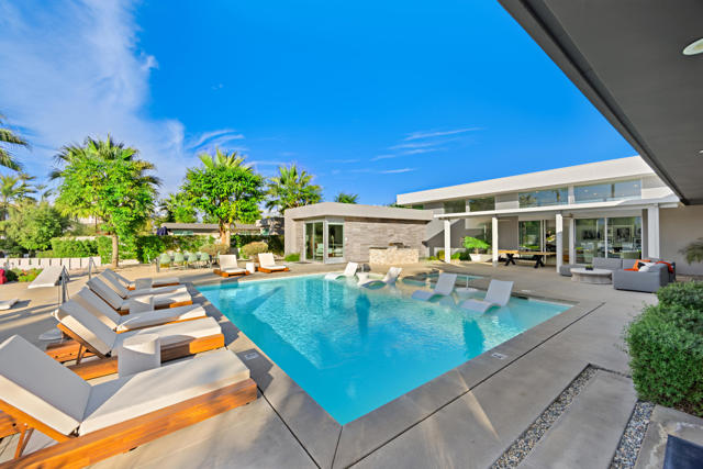 51165 Evangeline Way, La Quinta CA: https://media.crmls.org/mediaz/b0e93bbb-a71a-4fc1-bc4c-88b1cfb8c222.jpg