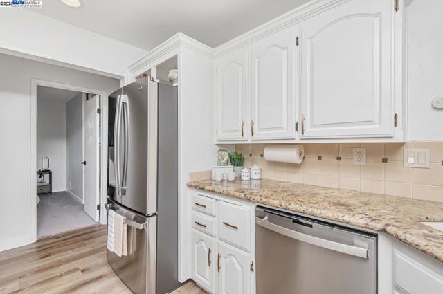 6767 Taffy Ct, Pleasanton CA: https://media.crmls.org/mediaz/b0eaa4b3-2e90-4e70-b0e7-4cbb40d5b1fe.jpg
