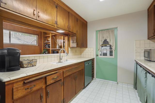 2139 Calabazas Boulevard, Santa Clara CA: https://media.crmls.org/mediaz/b0eab0ea-5dab-4b0b-a3b2-1d7593e9e86d.jpg