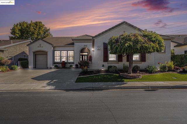 452 Tayberry Ln, Brentwood CA: https://media.crmls.org/mediaz/b0eb452c-5966-4cf0-b8e2-14da11fced8f.jpg