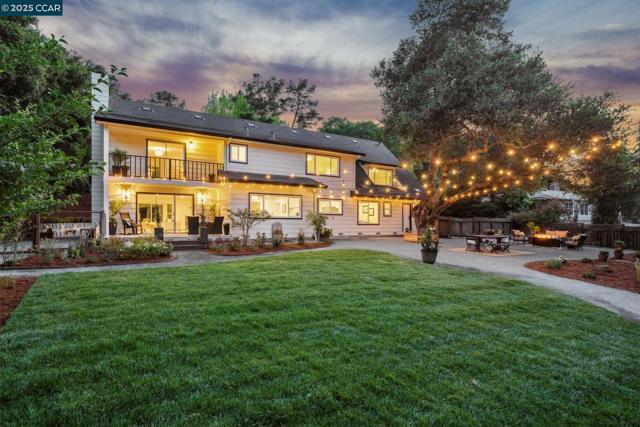 6 Greenwood Ct, Orinda CA: https://media.crmls.org/mediaz/b0ec16cd-af84-4cc6-8b35-079bf2695ccc.jpg