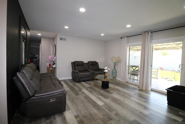 1252 Fourth Ave, Chula Vista CA: https://media.crmls.org/mediaz/b0ec5259-0555-4c08-a4a7-5e9b5c970286.jpg