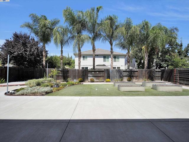 1413 Angus St, Patterson CA: https://media.crmls.org/mediaz/b0ec59a4-9199-4909-a55f-7b5cc5507019.jpg