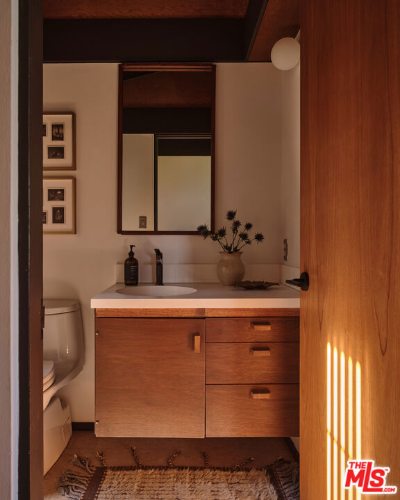 2052 Mayview Drive, Los Angeles CA: https://media.crmls.org/mediaz/b0ec643a-874e-4f25-92ae-02617483ab32.jpg