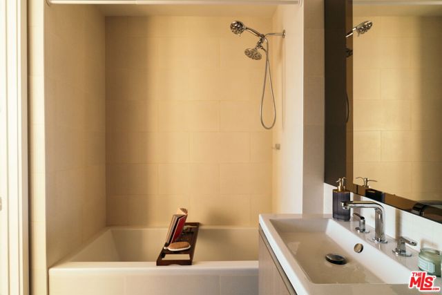 889 Francisco Street, Los Angeles CA: https://media.crmls.org/mediaz/b0ed07b0-7951-48ea-85e0-75b5b7453986.jpg