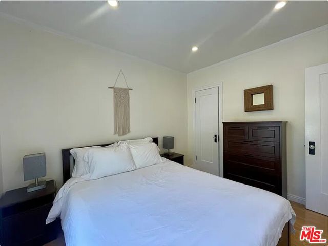 837 5th Street, Santa Monica CA: https://media.crmls.org/mediaz/b0ed356d-bb92-4406-83ba-59b47294b888.jpg
