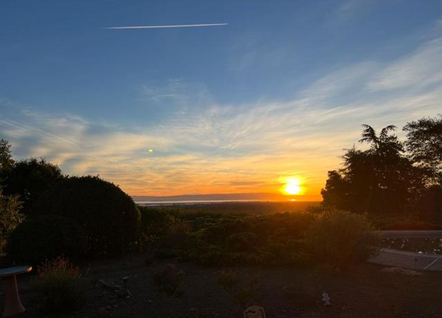 170 Hardwick Road, Woodside CA: https://media.crmls.org/mediaz/b0ed514f-cd78-4172-9fb3-c506656c6c5d.jpg