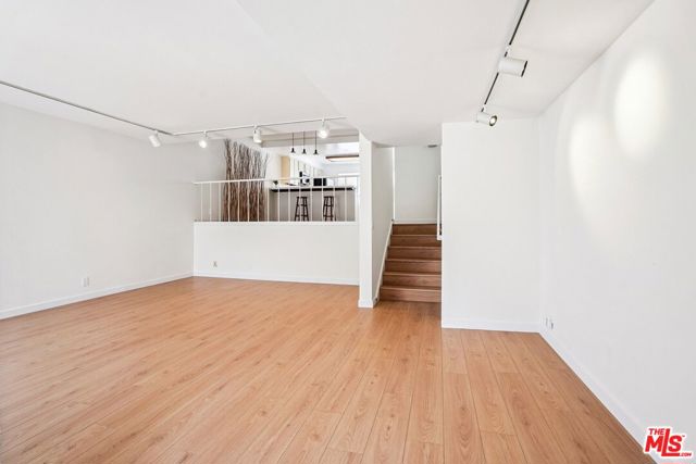 13065 Mindanao Way, Marina del Rey CA: https://media.crmls.org/mediaz/b0ee06b3-1d59-431c-8ace-cae6c8c1058f.jpg