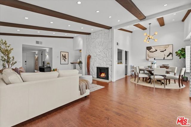 853 S Le Doux Road, Los Angeles CA: https://media.crmls.org/mediaz/b0ee967c-4b5b-483f-b592-175571be0ef4.jpg