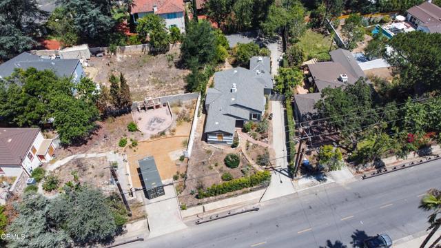 2560 Allen Avenue, Altadena CA: https://media.crmls.org/mediaz/b0eed3aa-bed6-4921-805b-632c33c0ca72.jpg