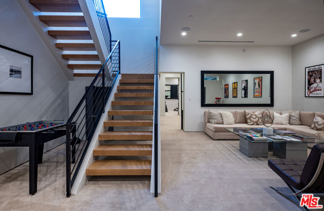 8356 W 4th Street, Los Angeles CA: https://media.crmls.org/mediaz/b0eeddef-8a4c-46dd-a252-288bbb814eb2.jpg