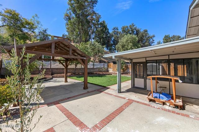 842 Catlin Street, Simi Valley CA: https://media.crmls.org/mediaz/b0ef79be-76da-4254-9f19-6e879f003961.jpg