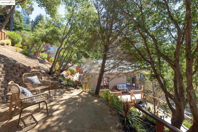 6330 Swainland Rd, Oakland CA: https://media.crmls.org/mediaz/b0ef9cb7-9fe0-4206-bda5-e51908ac7076.jpg